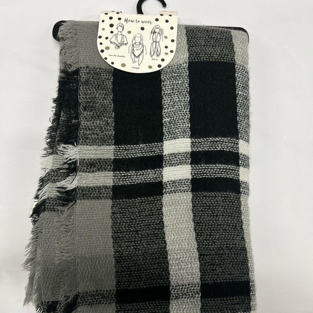 NWT READY TO‎ WRAP BLANKET SCARF